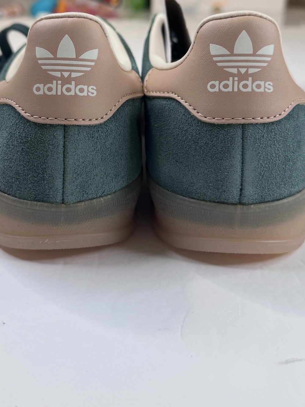 NWOB Adidas Gazelle Indoor Sneakers Men’s Size 8 Shadow Green Gum Warm Sandstone - Picture 7 of 12